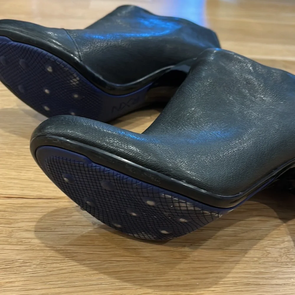 Kenneth Cole REACTION black booties - Picture 5 of 5